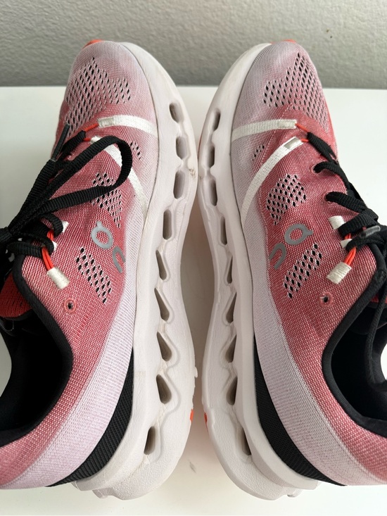 Athletic_Shoes